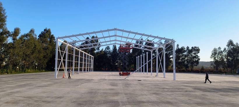 Vista frontal: marcos a dos aguas — Sociedad Agroforestal Santa María SpA